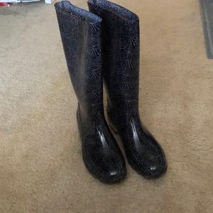 TOMS black and white printed rain boots